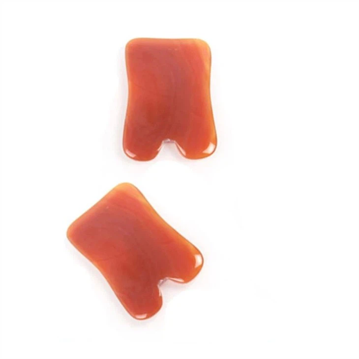 Красный массаж лица гуаша